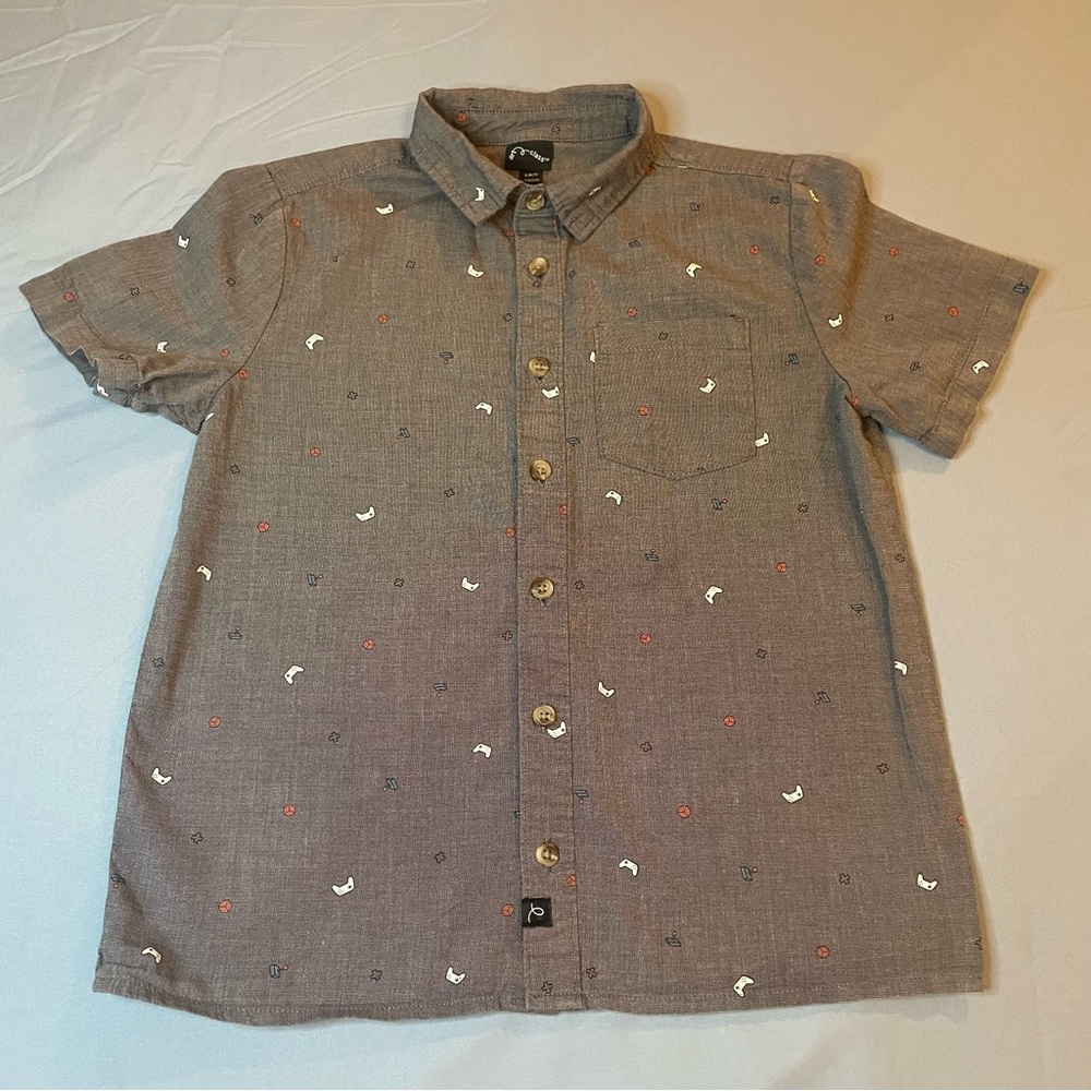 ART CLASS Button Up Shirt Boys  Small 6/7. Gray Video Game shorts Sleeve.